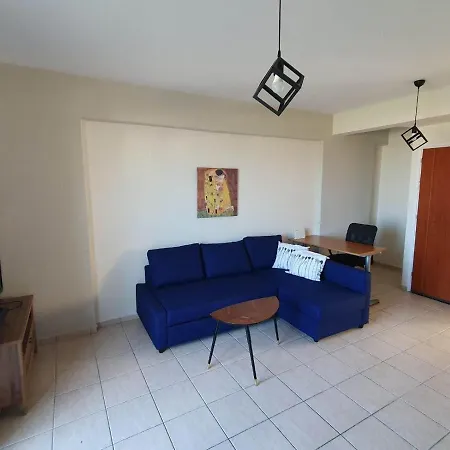 Apartman Piranthou & *